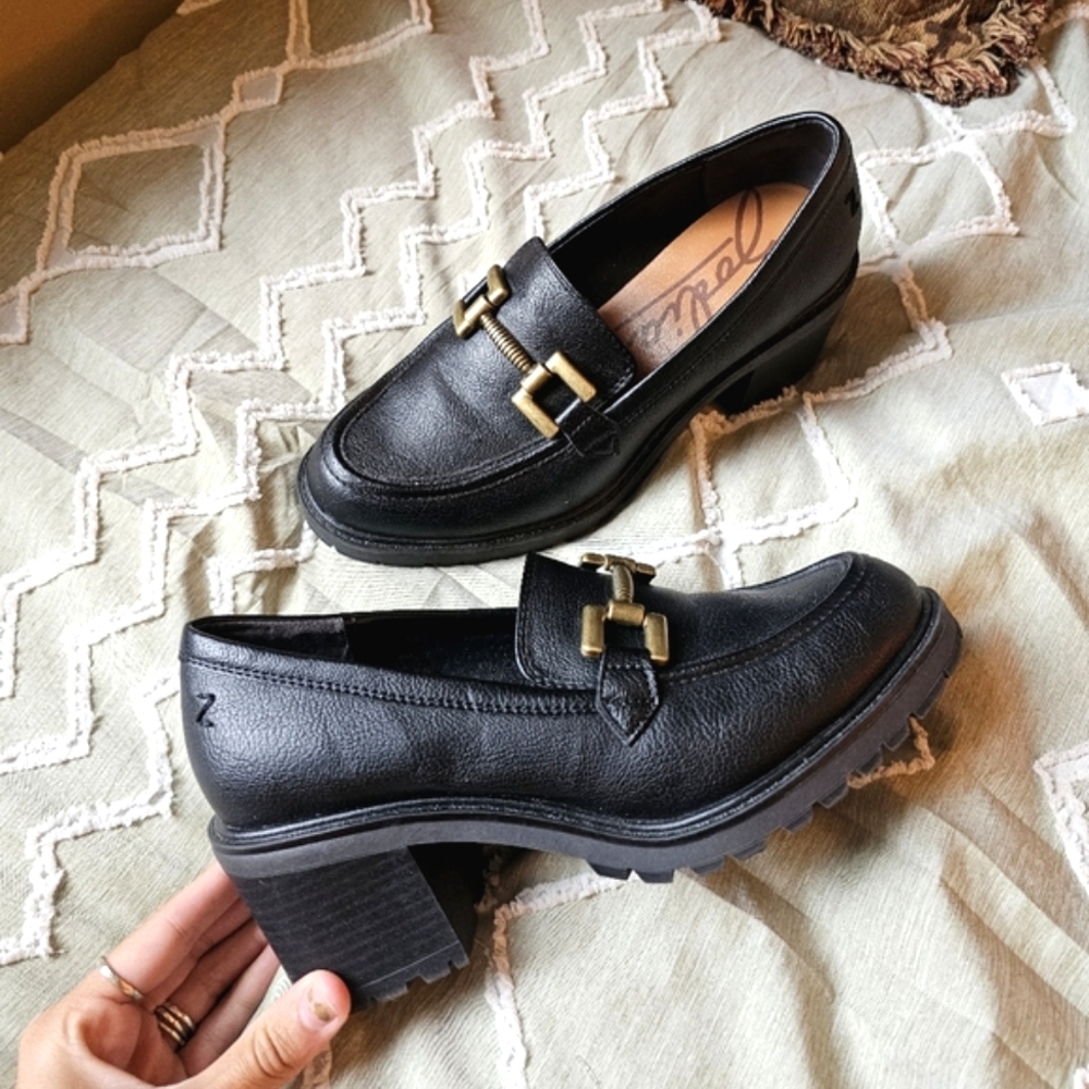 Zodiac Black Gemma Lug Sole Loafers